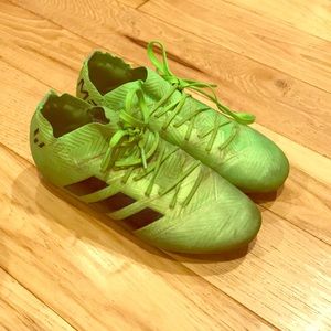 Adidas Nemiziz boys size 4 soccer cleats